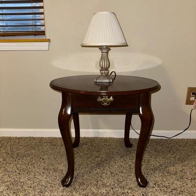 ROUND END TABLE WITH LAMP