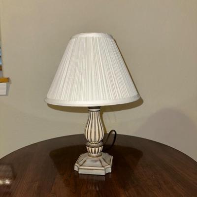 ROUND END TABLE WITH LAMP
