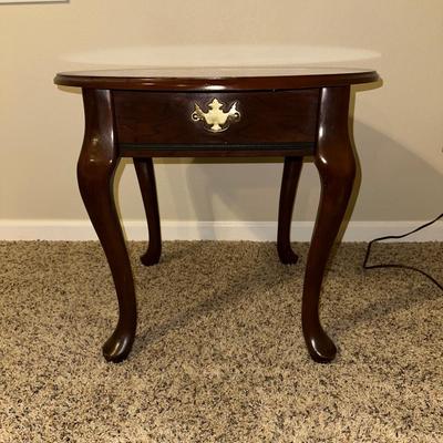 ROUND END TABLE WITH LAMP