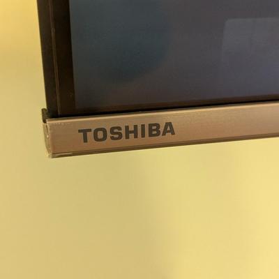 HDMI CD/DVD Player DVP-SR510 & 45" Toshiba LED LCD TV With Remotes Model 54C359KU