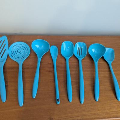No. 525 Hutzler Melamine Blue Utensils