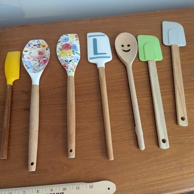 Kitchen Utensils & Pot Holders