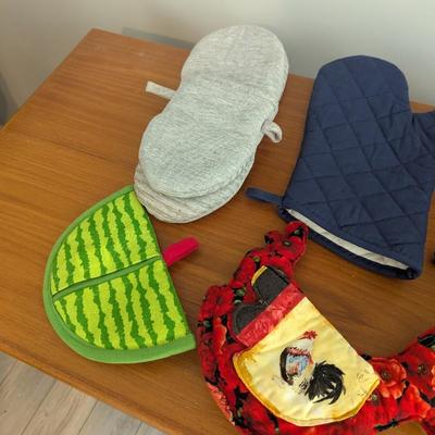 Kitchen Utensils & Pot Holders