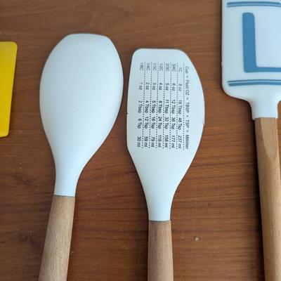 Kitchen Utensils & Pot Holders