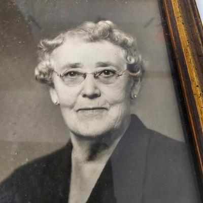 Collection of Various Family Portraits and Frames (K-JS)