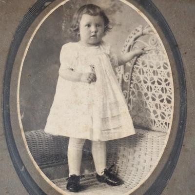 Collection of Various Family Portraits and Frames (K-JS)