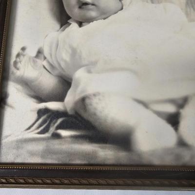 Collection of Various Family Portraits and Frames (K-JS)