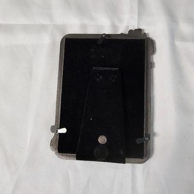 Collection of Various Family Portraits and Frames (K-JS)