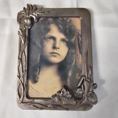 Collection of Various Family Portraits and Frames (K-JS)