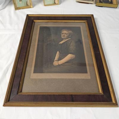 Collection of Various Family Portraits and Frames (K-JS)