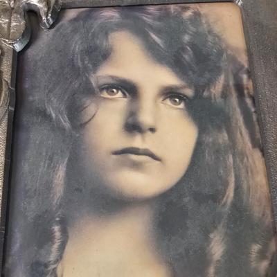 Collection of Various Family Portraits and Frames (K-JS)