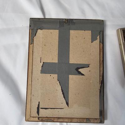 Collection of Various Family Portraits and Frames (K-JS)