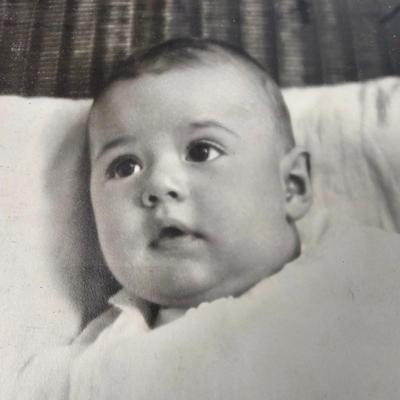 Collection of Various Family Portraits and Frames (K-JS)