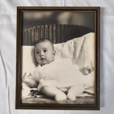 Collection of Various Family Portraits and Frames (K-JS)