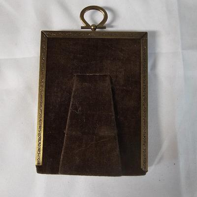 Collection of Various Family Portraits and Frames (K-JS)