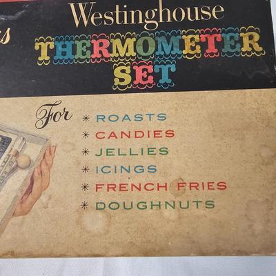 Texas Ware, Pyrex & More Kitchen Items (K-JS)