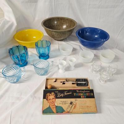 Texas Ware, Pyrex & More Kitchen Items (K-JS)
