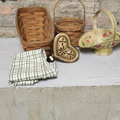 Sale Photo Thumbnail #1: 2 great Longaberger baskets