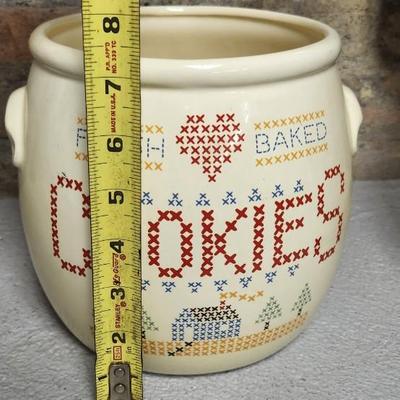 Sale Photo Thumbnail #75: Cookie jar