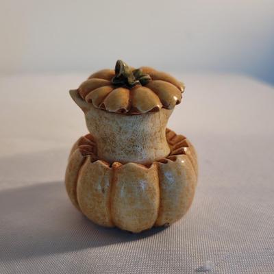 Six Cat Themed Figurines incl Harmony Kingdom and Pot Bellys (K-EL)