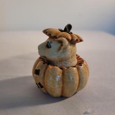 Six Cat Themed Figurines incl Harmony Kingdom and Pot Bellys (K-EL)