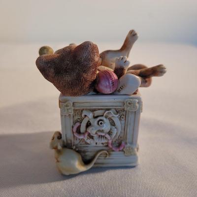 Six Cat Themed Figurines incl Harmony Kingdom and Pot Bellys (K-EL)