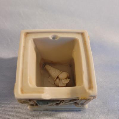 Six Cat Themed Figurines incl Harmony Kingdom and Pot Bellys (K-EL)