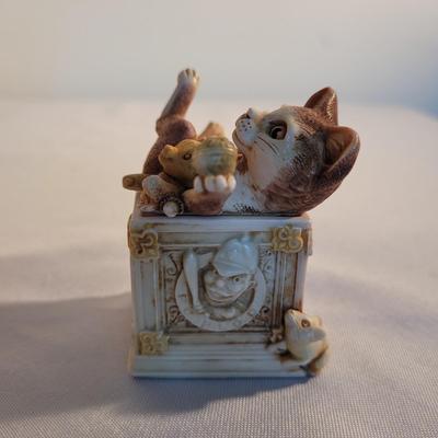 Six Cat Themed Figurines incl Harmony Kingdom and Pot Bellys (K-EL)