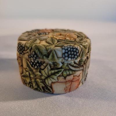 Six Cat Themed Figurines incl Harmony Kingdom and Pot Bellys (K-EL)