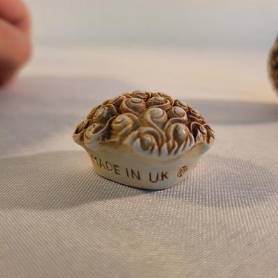 Six Cat Themed Figurines incl Harmony Kingdom and Pot Bellys (K-EL)