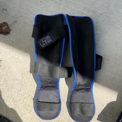 Salamon Skis, Skateboard & Boxing Gear (G-MG)