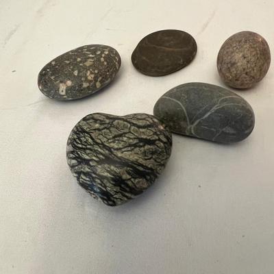 Salt Lamp, Stones, Pottery Bowls & More Earth Themed Decor (DR-RG)