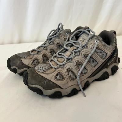 Brazos Walking Stick & Size 8 Women’s Vasque Boots Plus Oboz Walking Sneakers (DR-RG)