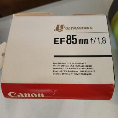 Canon Untrasonic Telephoto Lens EF 85MM 1:1.8 + Hood