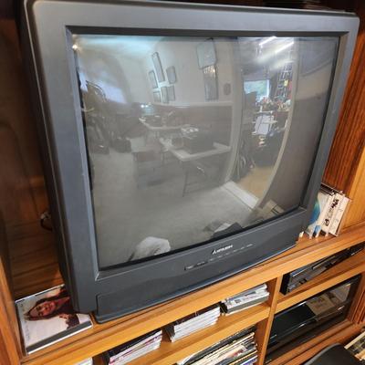 Vintage Gaming Mitsubishi TV w Remote