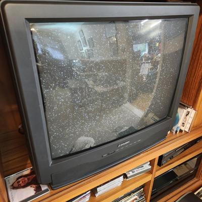 Vintage Gaming Mitsubishi TV w Remote