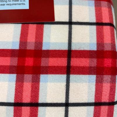 New Kid’s Plaid 2 pc Pajama Set XL 14