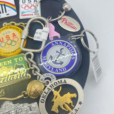 LOT 141J: HUGE Collection of Keychains from Various Locations: Hawaii, Oklahoma, Graceland and More! Most New With Tags!