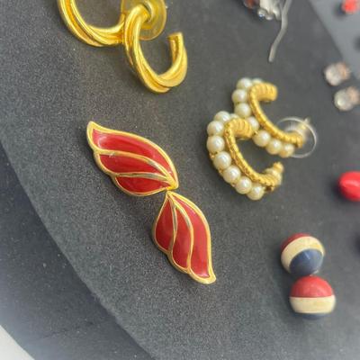 LOT 144J: Fun Pierced Earring Lot