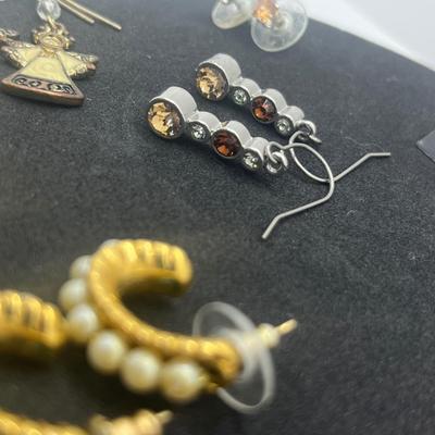 LOT 144J: Fun Pierced Earring Lot