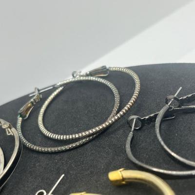 LOT 147J: Hoop Earring Lot