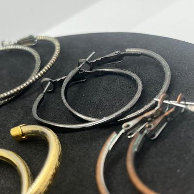 LOT 147J: Hoop Earring Lot