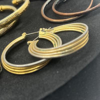 LOT 147J: Hoop Earring Lot