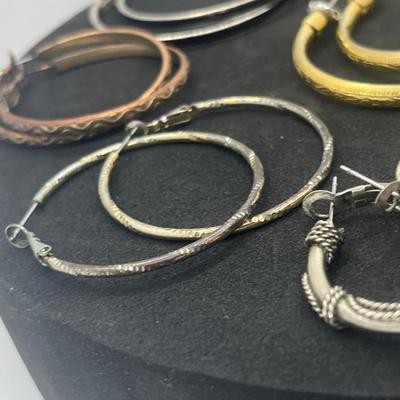 LOT 147J: Hoop Earring Lot