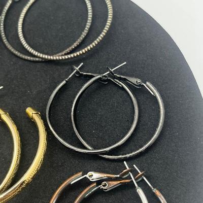 LOT 147J: Hoop Earring Lot