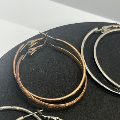 LOT 147J: Hoop Earring Lot