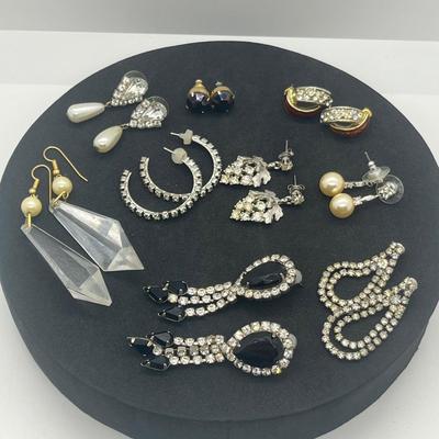 LOT 148J: Pearl and Rhinestone Themed Pierced Earring Collection