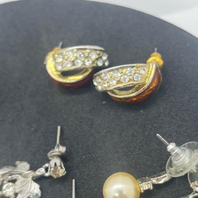 LOT 148J: Pearl and Rhinestone Themed Pierced Earring Collection