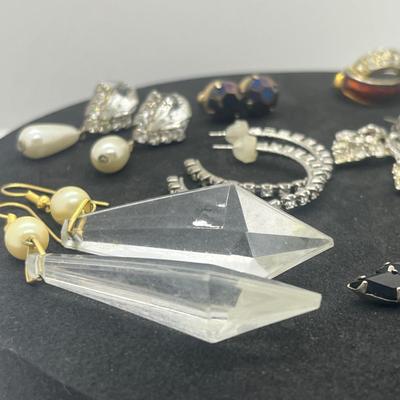 LOT 148J: Pearl and Rhinestone Themed Pierced Earring Collection