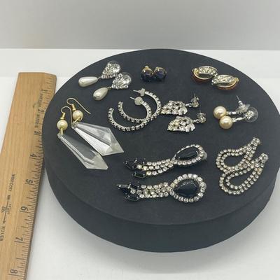 LOT 148J: Pearl and Rhinestone Themed Pierced Earring Collection